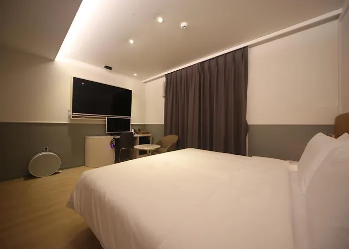 에이치 에비뉴 미남역점 호텔